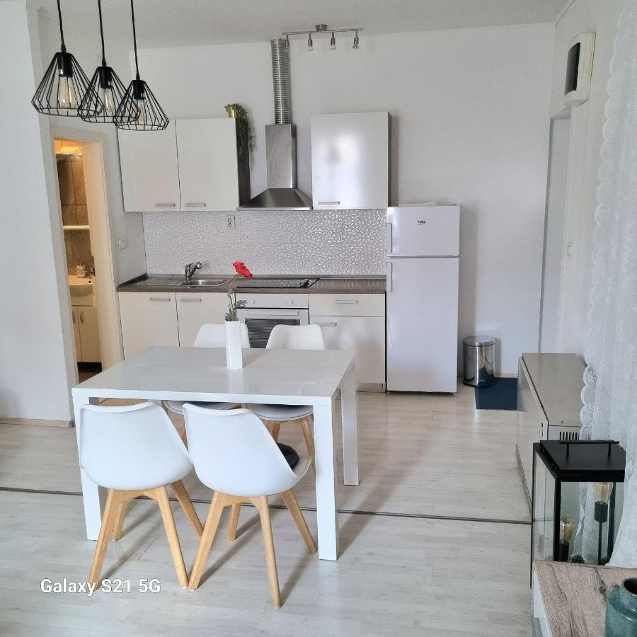 Sara Appartement Podstrana Buitenkant foto